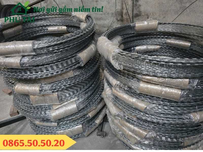Kẽm lưỡi lam làm hàng rào