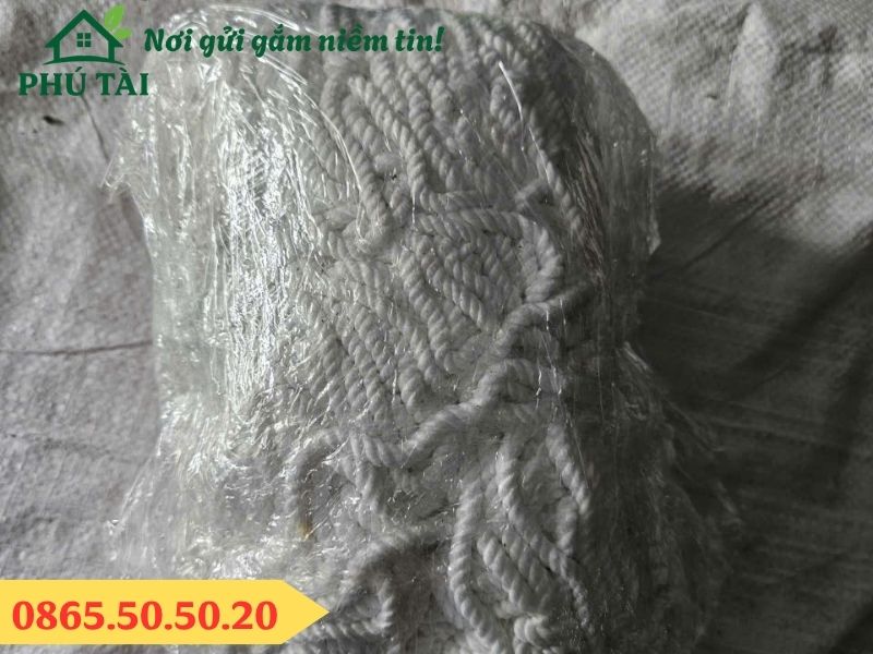 Khách cần số lượng 1,2 cuộn nhân viên vẫn hỗ trợ đóng hàng gửi viettel