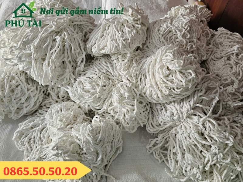 Lưới chắn container tuy nhỏ, nhẹ nhưng đảm bảo được hàng hóa khi vận chuyển trên container
