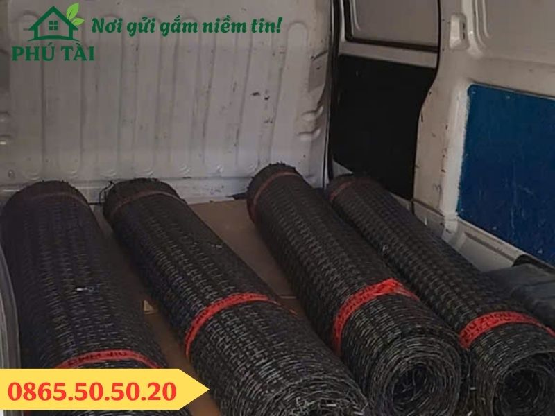 Lưới nhựa hàng rào khổ 1m8 dài 50m kích thước ô 2cm vuông, 3.5cm vuông