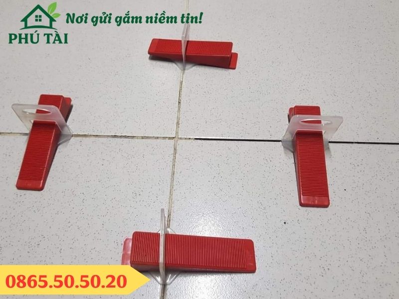 Nêm ốp lát gạch