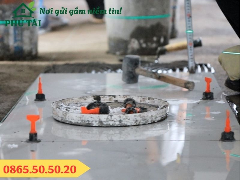 Sử dụng ke vít tự cân bằng ốp lát gạch