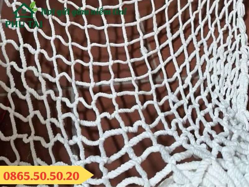 Sử dụng lưới dù trắng đảm bảo an toàn về rơi ngã