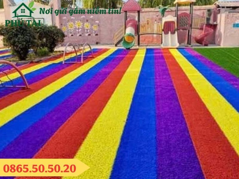 Sử dụng thảm cỏ màu tại các khu vui chơi