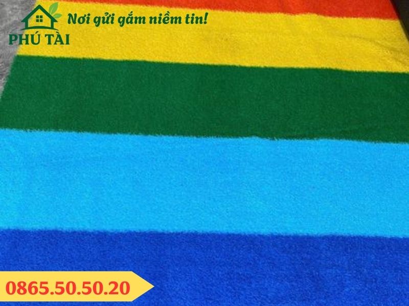 Thảm cỏ nhiều màu tại Phú Tài