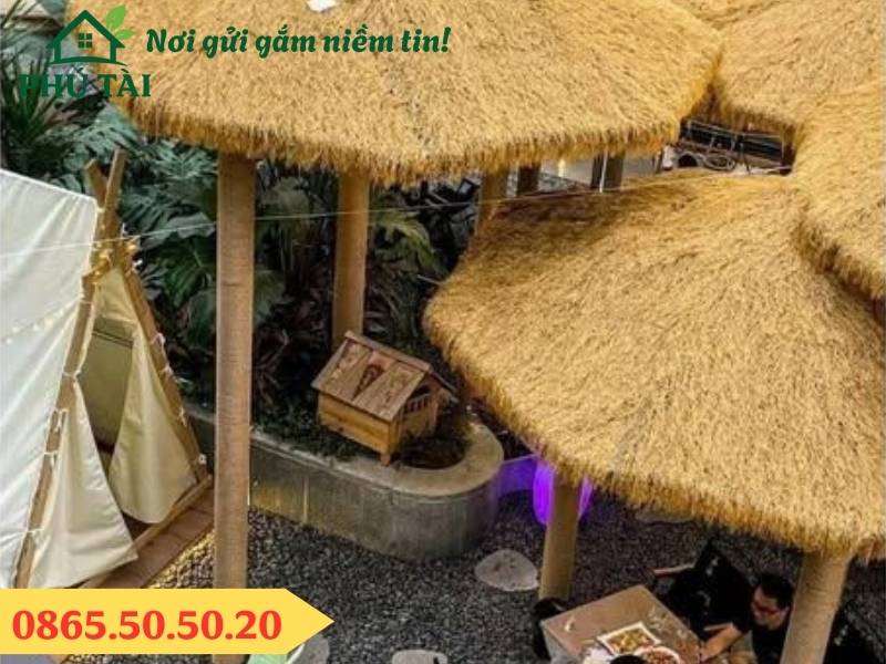Thảm rơm vàng nhân tạo bền bỉ chắc chắn