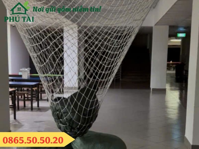 Thử tải sau khi lắp đặt lưới dù để đảm bảo anh toàn