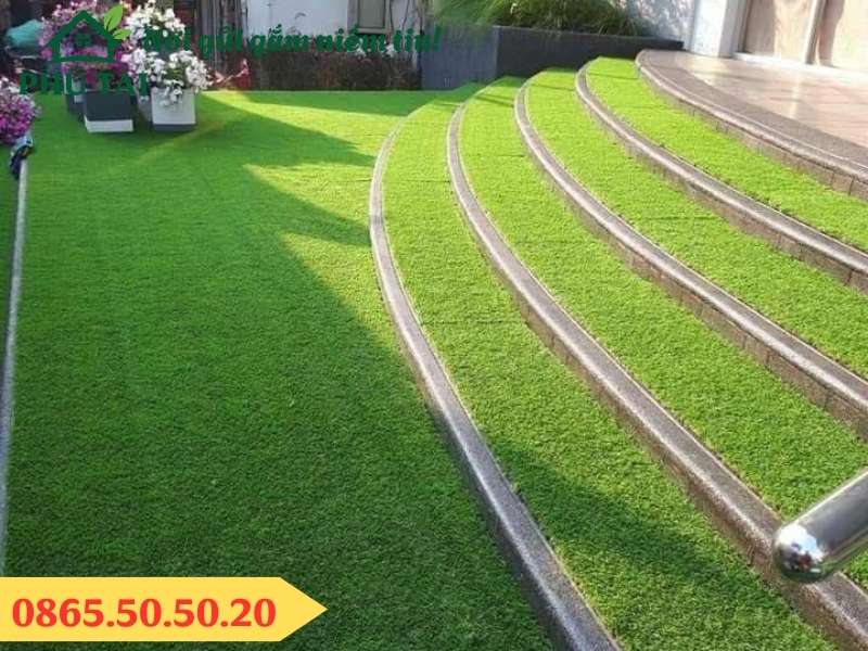 Sử dụng thảm cỏ 2cm làm đẹp cảnh quan
