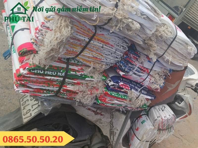 Giao hàng nhanh bằng xe máy bao tải đựng xà bần
