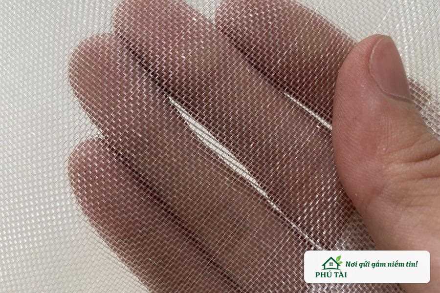 Cận cảnh sợi cước lưới chắn côn trùng 32 mesh mật độ dệt dày ngăn bọ trĩ rệp sáp