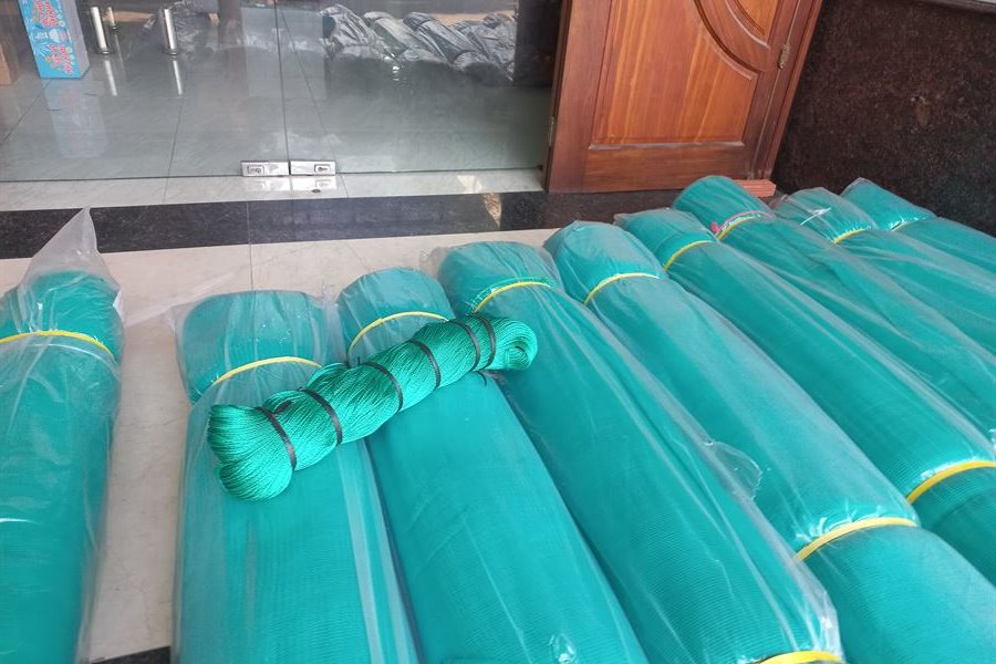 Nên Dùng Dây Rút Nhựa Hay Dây Kẽm Để Cố Định Lưới Bao Che Công Trình?