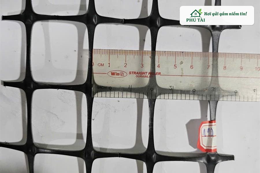 Chi tiết kích thước ô lưới nhựa hàng rào HDPE 3.5cm và định lượng 190g