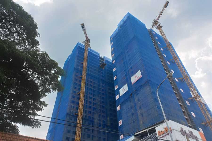 lưới bao che xây dựng lắp đặt kiên cố cho công trình cẩu tháp